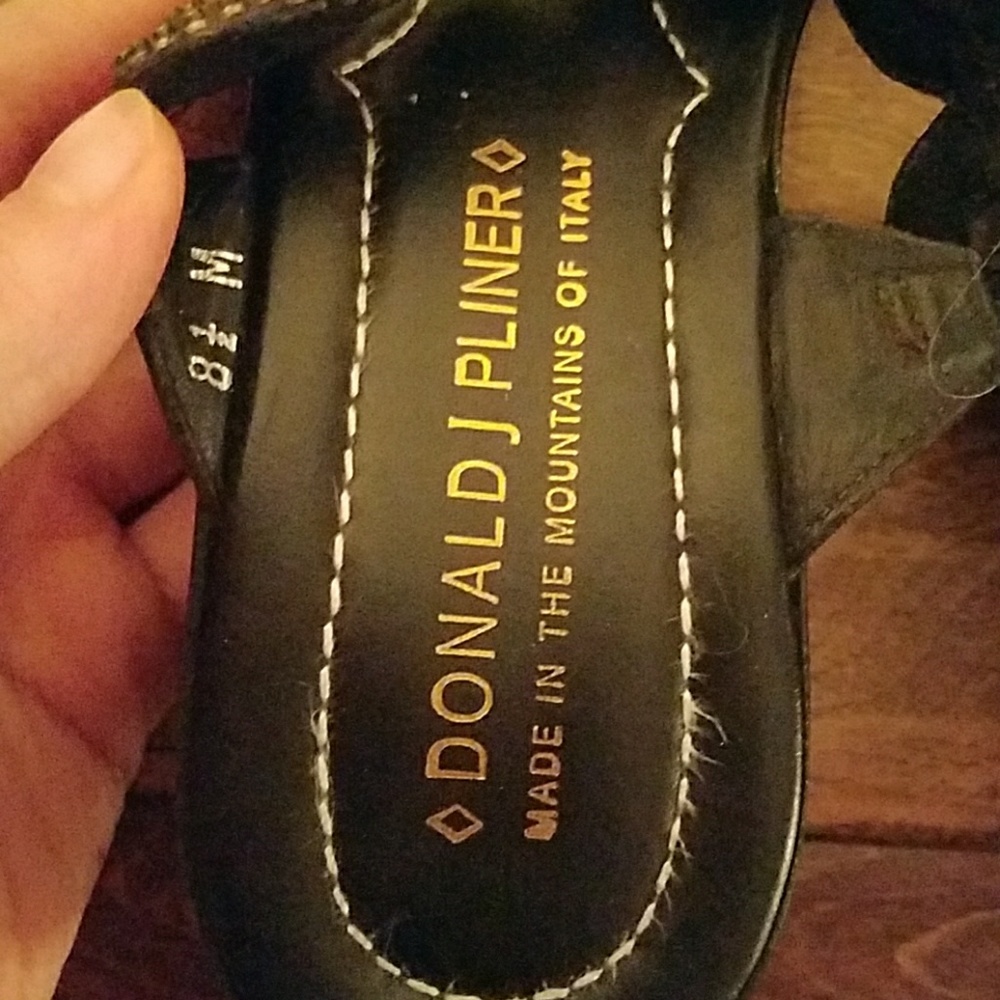 Shoes - Picture 2 of 6